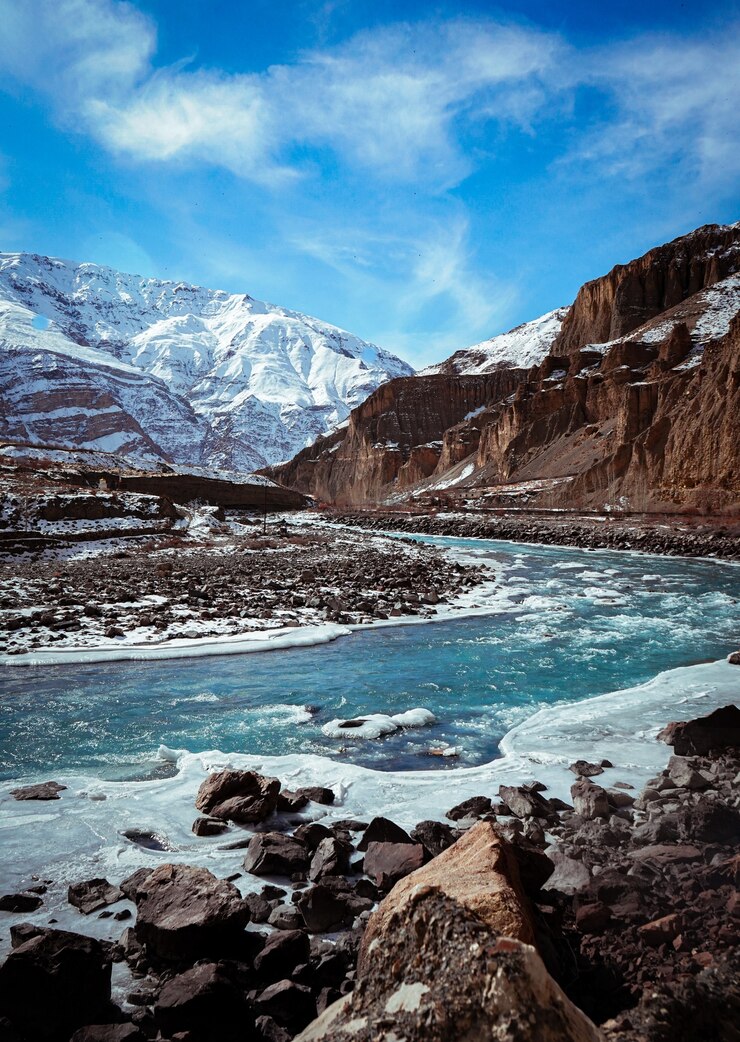 vertical-shot-spiti-valley-winter-with-frozen-river-snow-peak-mountains_181624-28523
